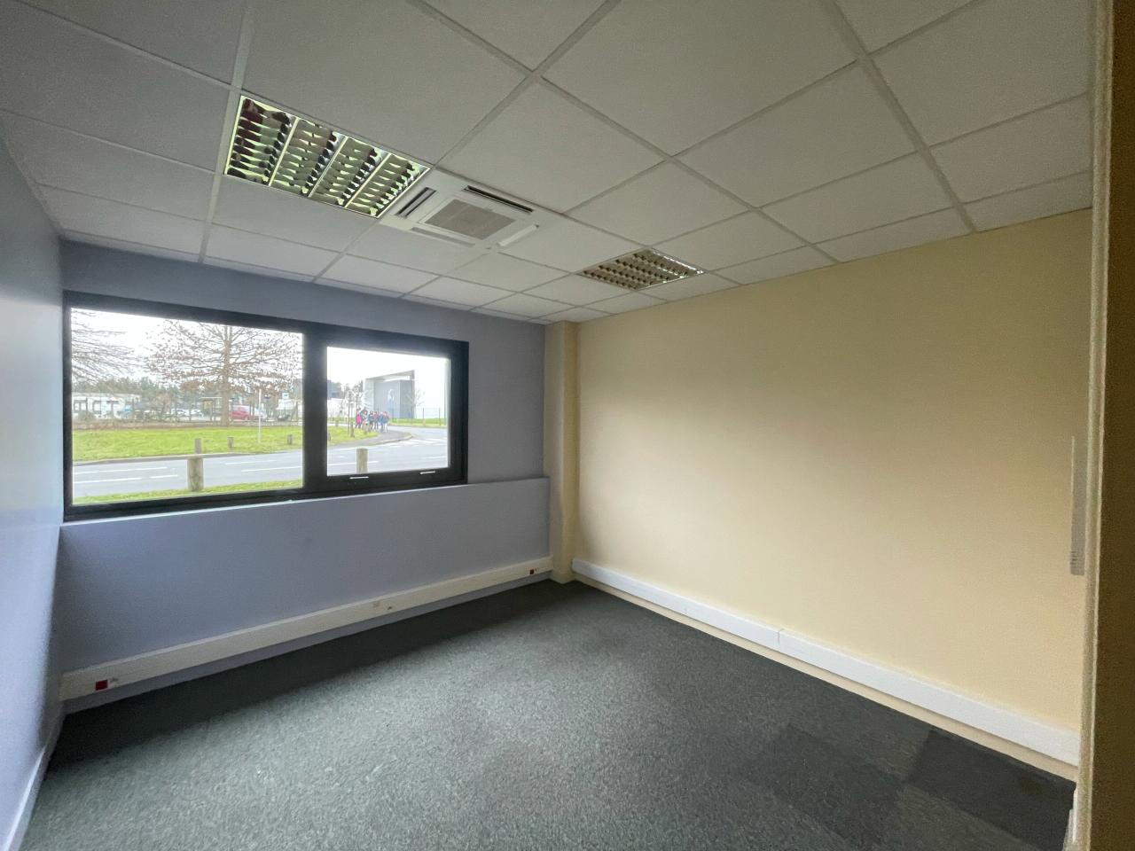 Bureau Saint-Jean-de-Braye 343m² Location bureau Saint-Jean-de-Braye Loiret OLBUR2113226 0
